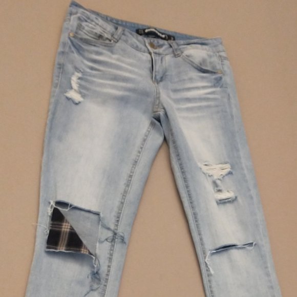 Women's Dollhouse - Charley Jeans - like new - Size 3 Waist 26 - Picture 2 of 14